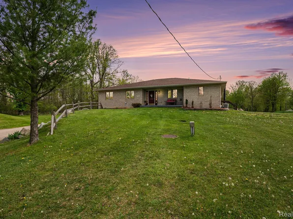 7031 Munsell Rd, Howell, MI 48843