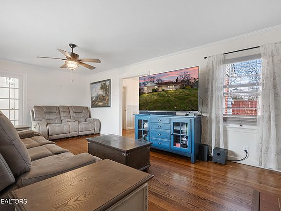 5th image of 5109 E Sunset Rd