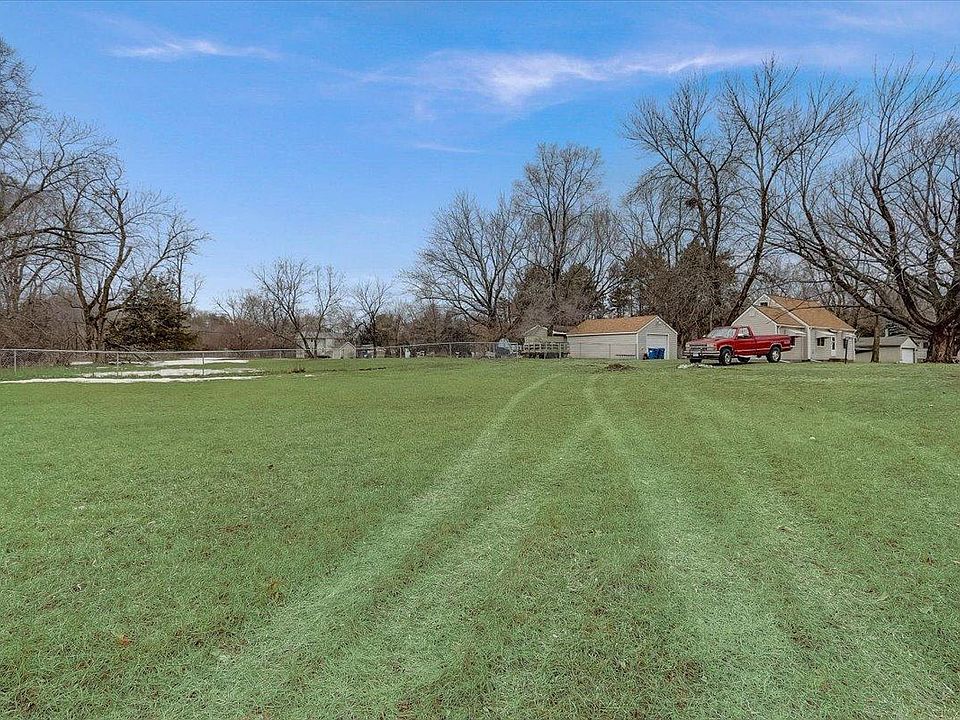 1st image of 7057 Lakeview Dr