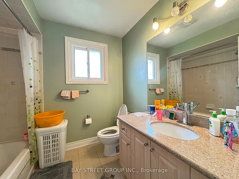 33 Northolt Cres — Photo 28