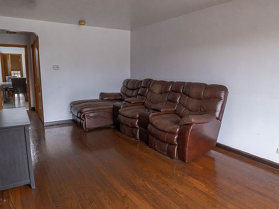3rd image of 3912 W 84th Pl