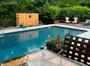 10670 Utica Rd, Bloomington, MN 55437