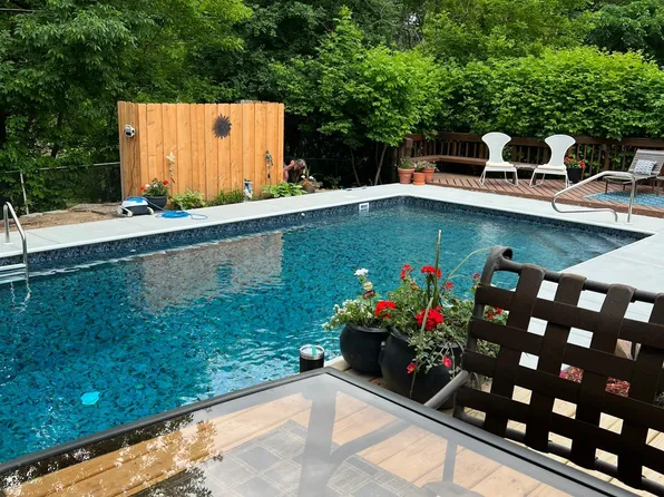 10670 Utica Rd, Bloomington, MN 55437