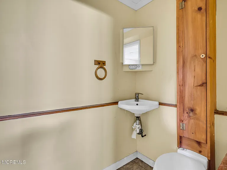 220 Middie Ln — Photo 24