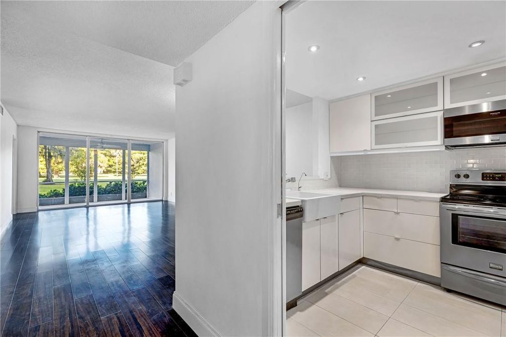 605 Oaks Dr APT 104, photo 5