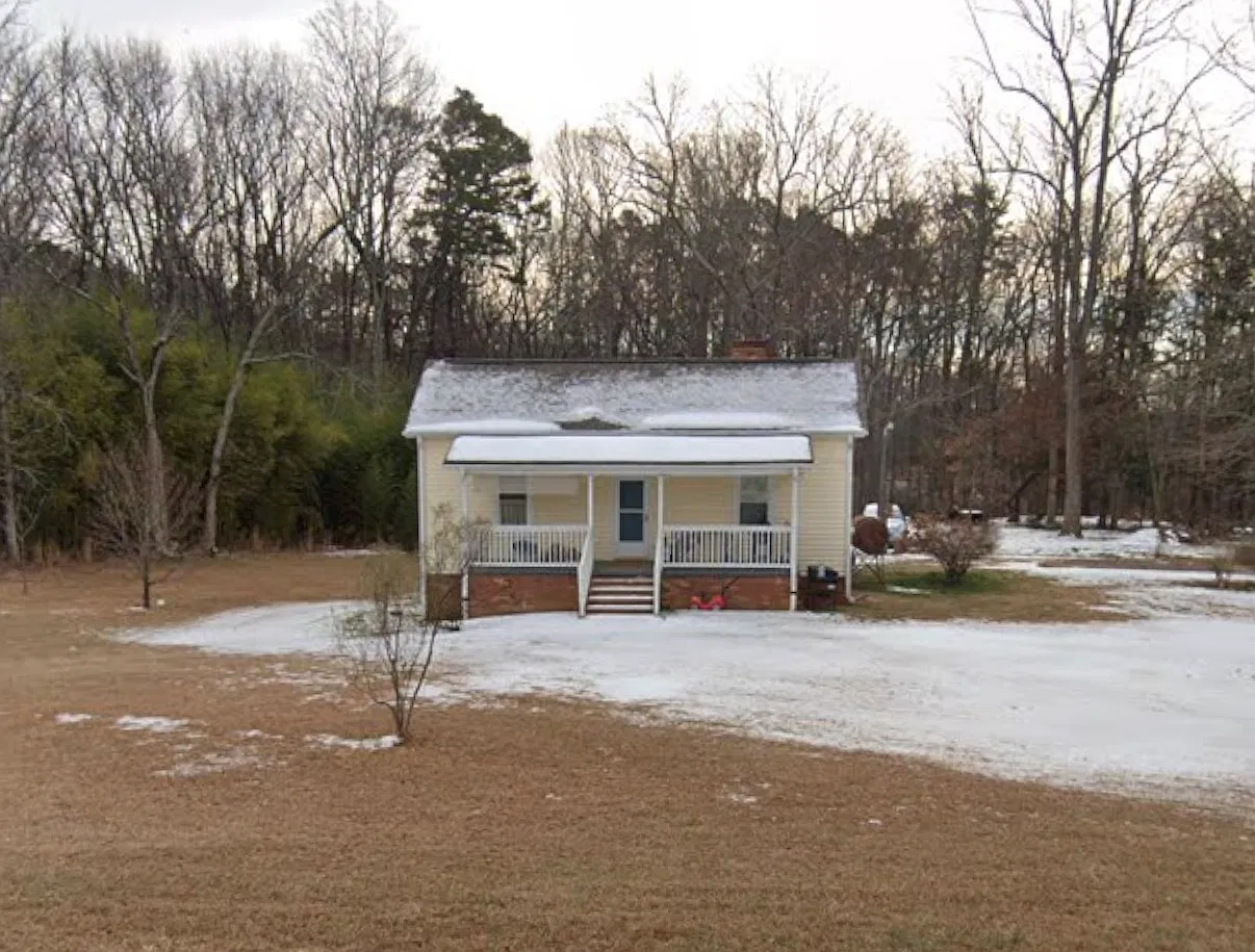 3 bed, 1200 sqft, $2,200 — Photo 1