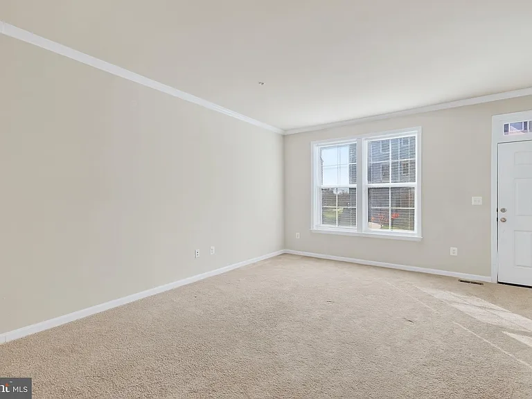 1023 Flester Ln — Photo 4