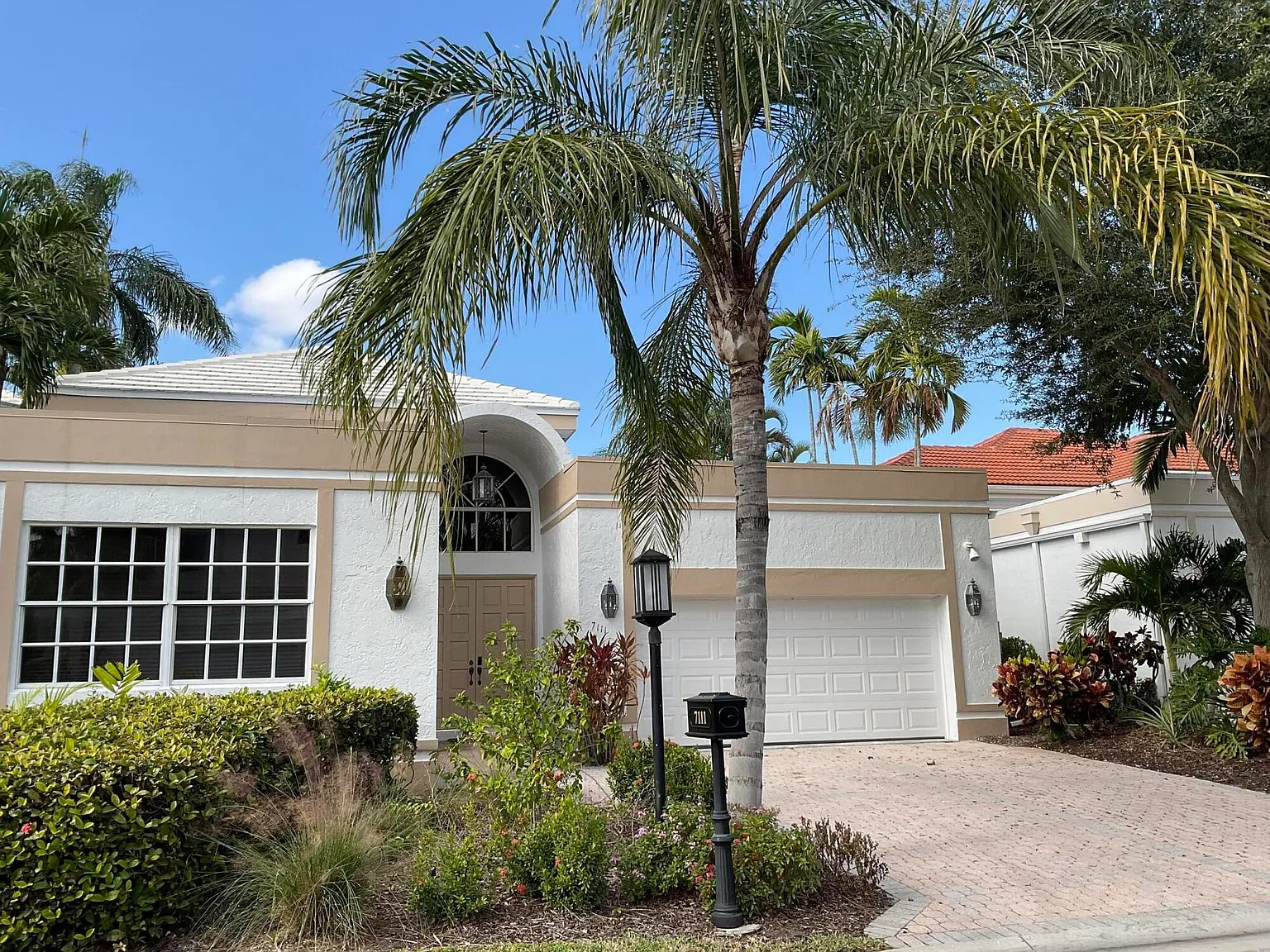3 bed, 2.5 bath, 2748 sqft, $16,000 — Photo 1