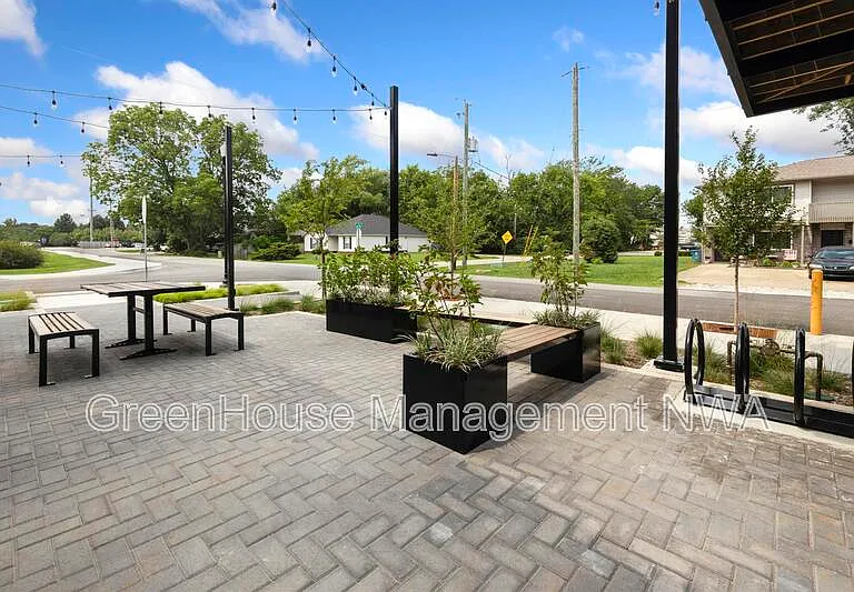 627 SW C St — Photo 23
