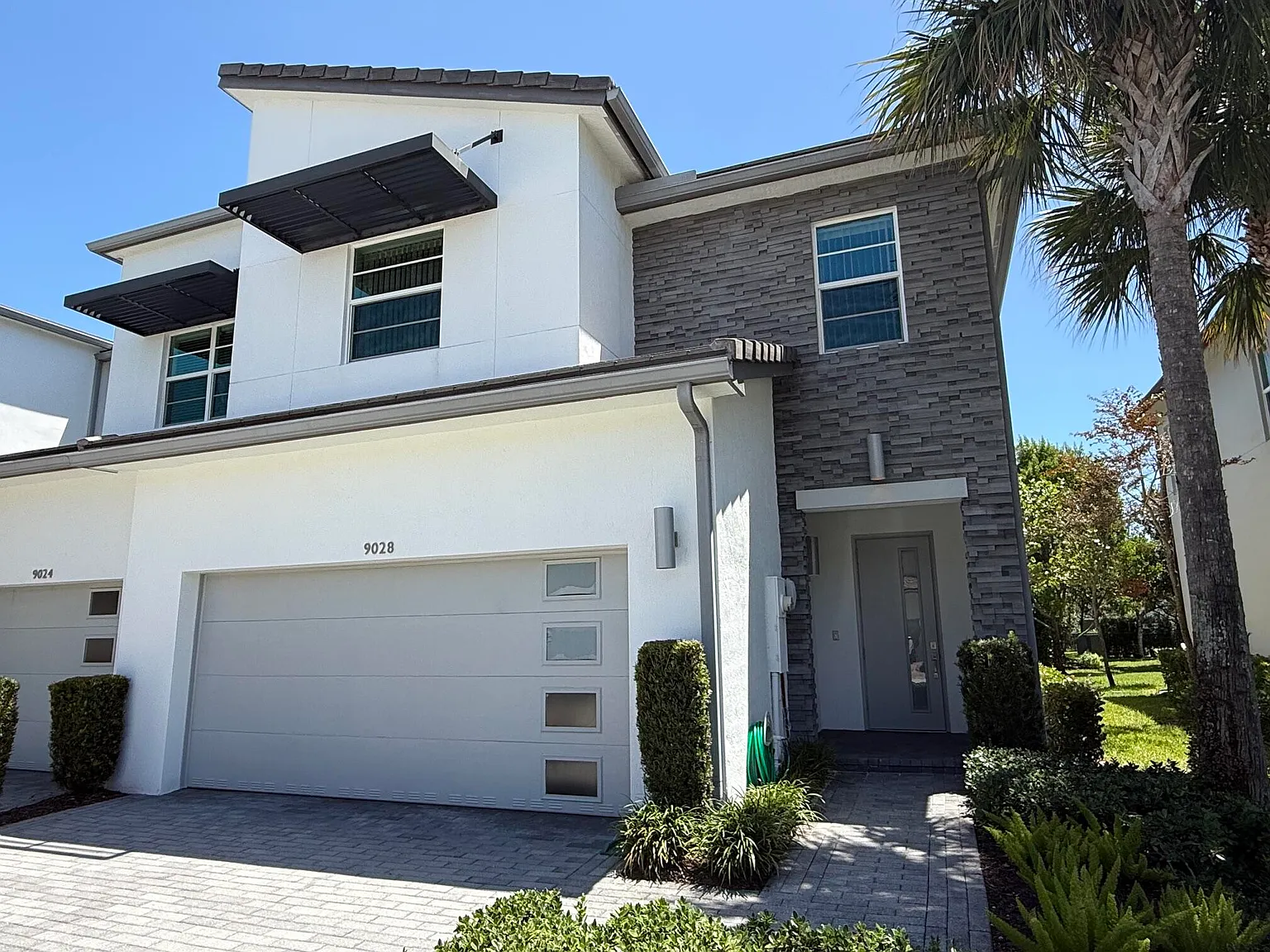 3 bed, 2.5 bath, 1918 sqft, $3,450 — Photo 1