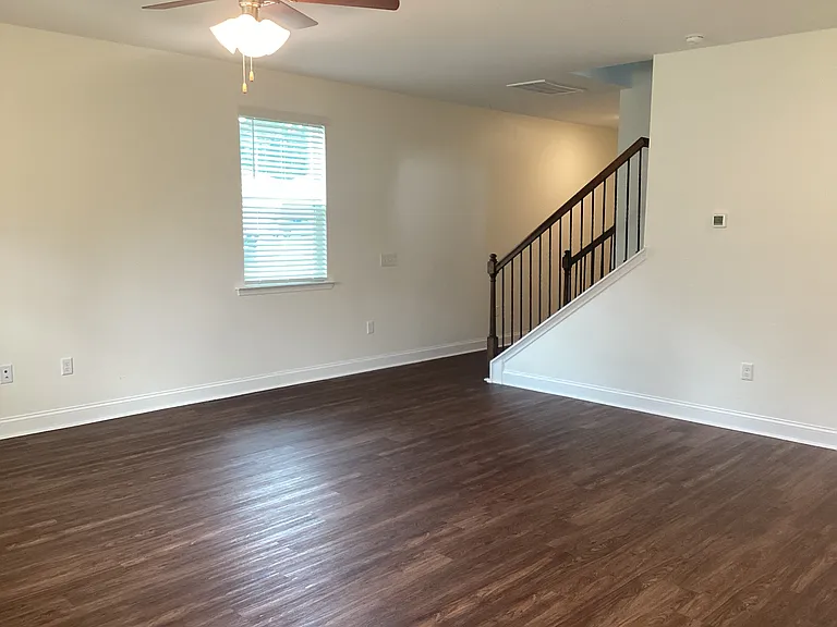 601 E Lionel Rd — Photo 9