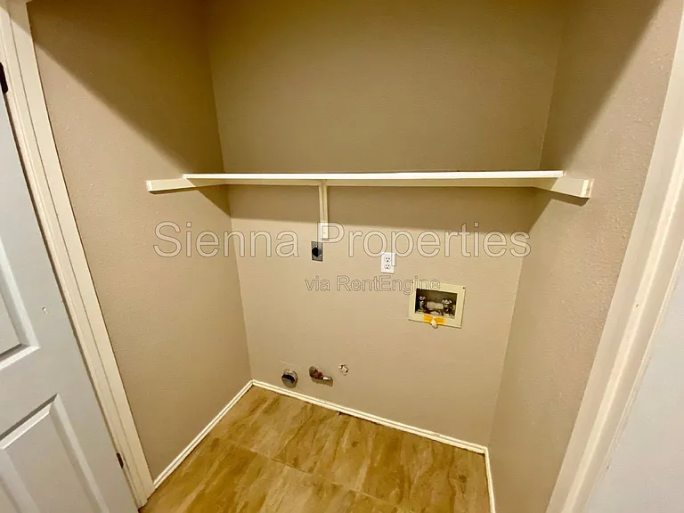 209 N Blue Ridge Pkwy — Photo 23