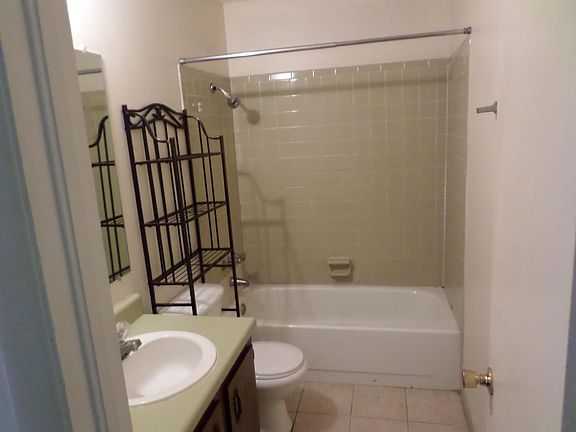Bath/shower tub combination