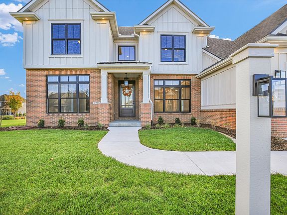 2nd image of 2709 Castlerock Dr