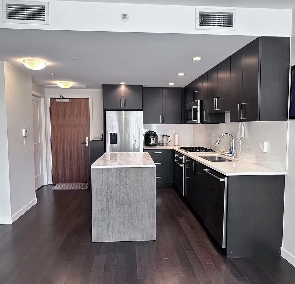 1 bed, 606 sqft, $2,650 — Photo 2