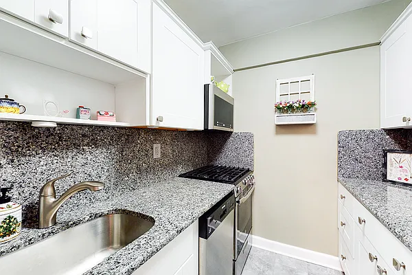 Sold by Compass | media 3