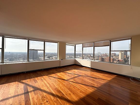 2nd image of 5757 N Sheridan Rd APT 18J