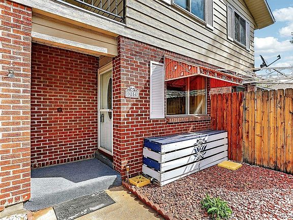 3rd image of 9854 Appletree Place