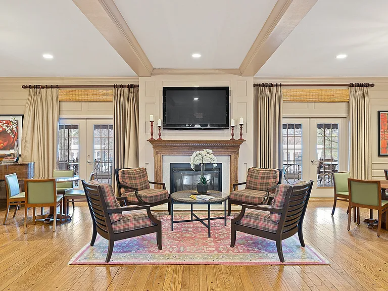 Indian Creek Apartments and Townhomes — Photo 40