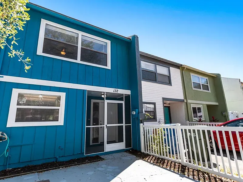 2 bed, 1.5 bath, 1048 sqft, $1,795 — Photo 2