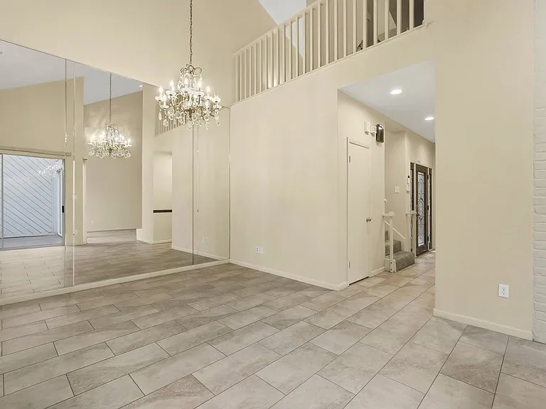 10125 Valley Forge Dr — Photo 8