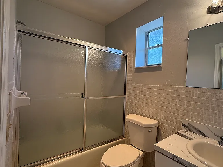 615 NE 10th St #204 — Photo 10