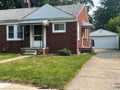19305 Roscommon St, Harper Woods, MI, 48225