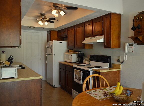 5th image of 8606 Tanbark Dr