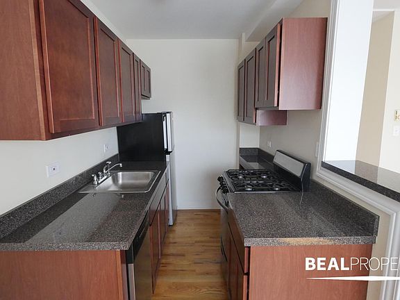 3rd image of 818 W Diversey Pkwy APT N