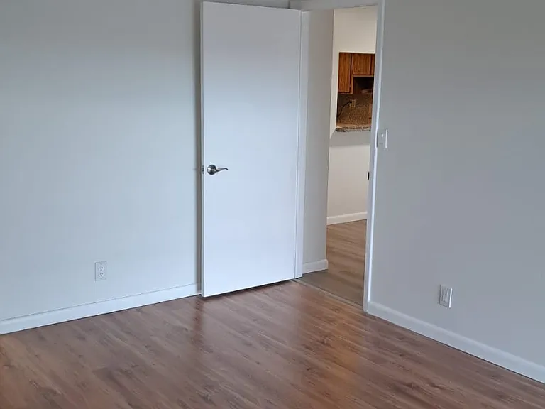 230 Lakeview Dr — Photo 6
