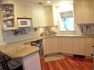 2011 Spring Mill Rd, Conshohocken, PA 19428