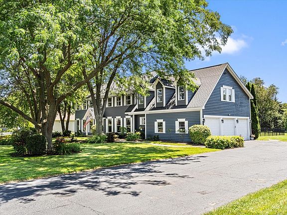 3rd image of 1513 N Applewood Ln
