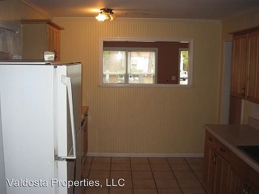 2nd image of 1806 Charlton St