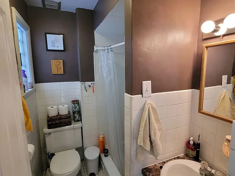 731 E 7th St — Photo 20