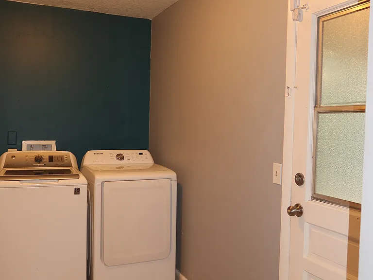 8211 Gwendolyn Rd — Photo 31
