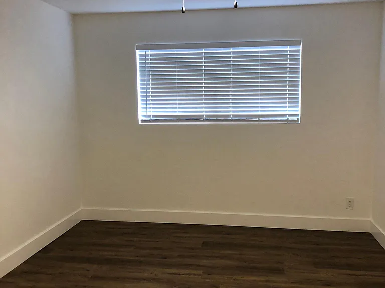1515 E Oregon Ave #1 — Photo 5