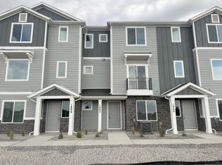 1902 E Thunder Ln, Eagle Mountain, UT 84005