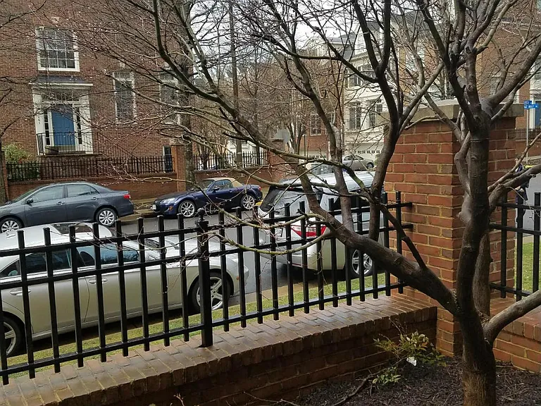 1619 Seneca Ave — Photo 29