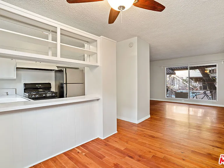 941 N San Vicente Blvd #5 — Photo 8