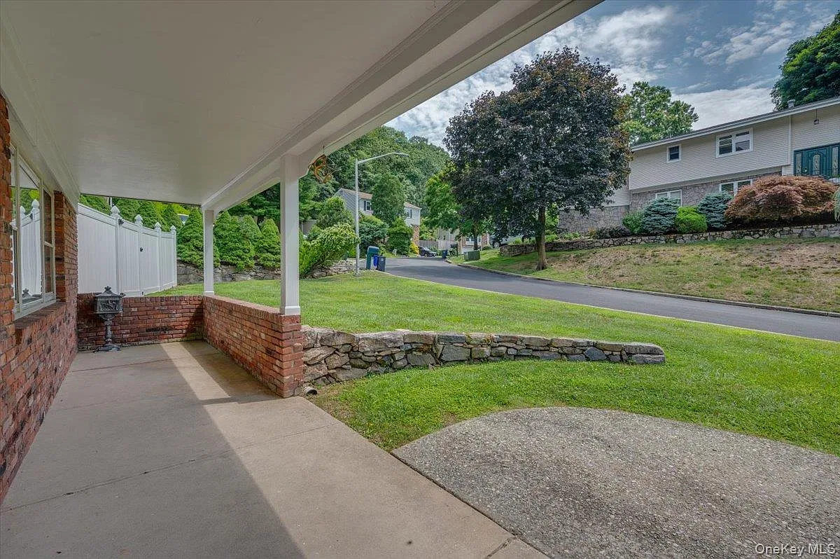 4 bed, 2.5 bath, 2131 sqft, $7,500 — Photo 3
