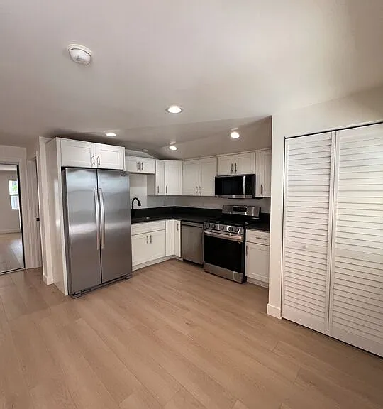946 S Lucerne Blvd — Photo 6