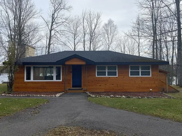 154 W Camp Lake Rd, Iron River, MI 49935