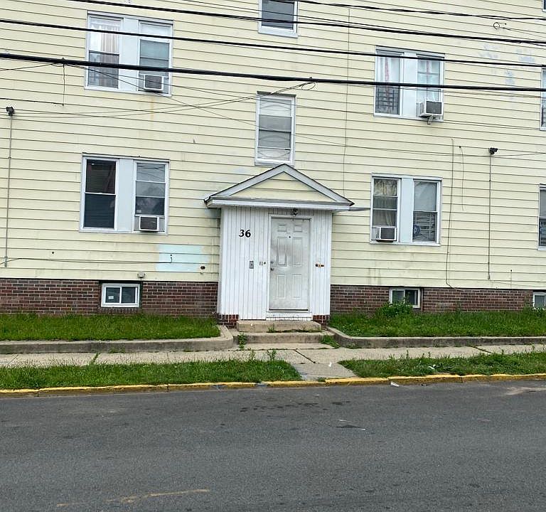 1st image of 36 Welland Ave #3R