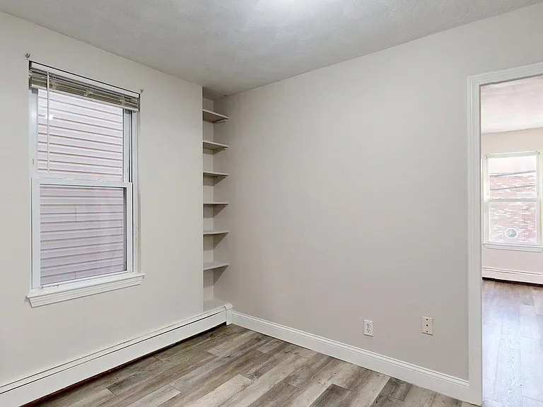 137 Chelsea St #2 — Photo 3