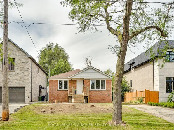 32 Wigan Cres, Toronto, ON M3H 3A4