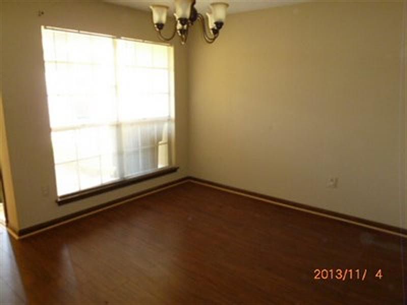 2nd image of 11050 Red Oak Dr