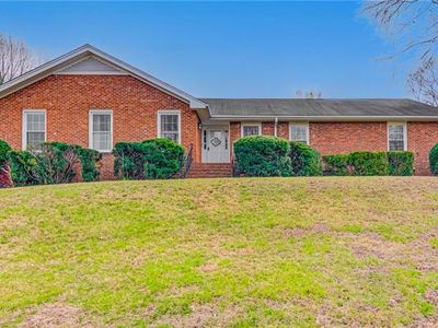 305 Pineridge Dr, High Pt, NC, 27262