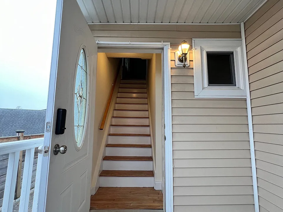 40 Travis Ave #2