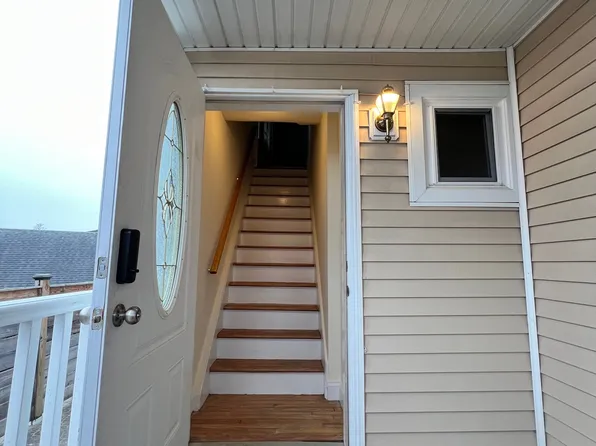 40 Travis Ave #2, Stamford, CT 06905