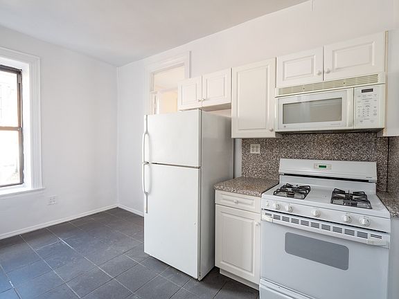 5th image of 209 W 13th St #31